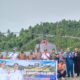 Pemerintah Daerah Raja Ampat, Forkopimda dan pihak PT Rajawali Angkasa Semesta berfoto bersama di depan Helikopter. (Foto: Doc/CE)
